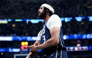 独行侠VS老鹰裁判报告：浓眉准绝杀前一回合已经走步违例！